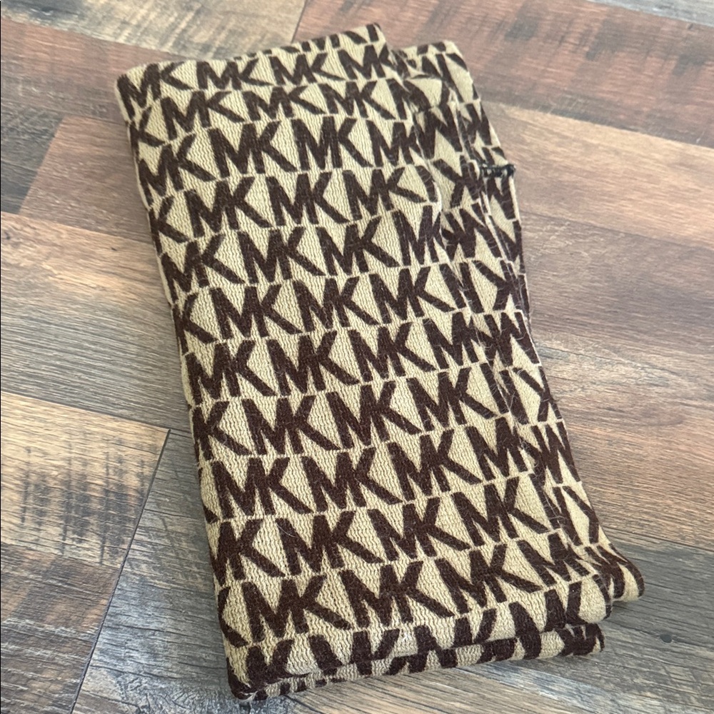 Michael Kors Logo Knit Scarf in Brown and Tan